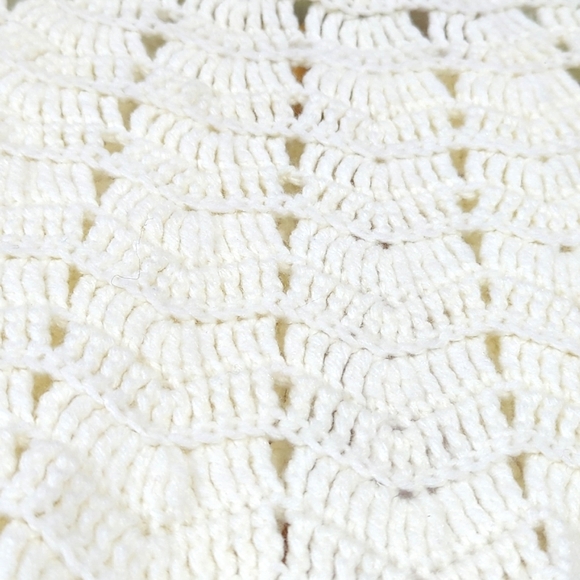 Vintage white hand crafted crochet cape - Picture 7 of 7